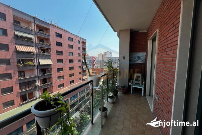 Shtepi ne shitje Apartament ne Tirane, 3+1, Mobilimi E mobiluar, Pagesa 650,000  Euro.