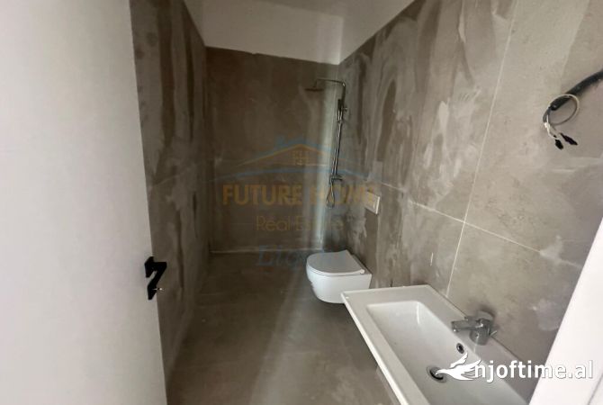 Shtepi ne shitje Apartament ne Tirane, 2+1, Mobilimi Bosh, pa mobiluar, Pagesa 393,000  Euro.