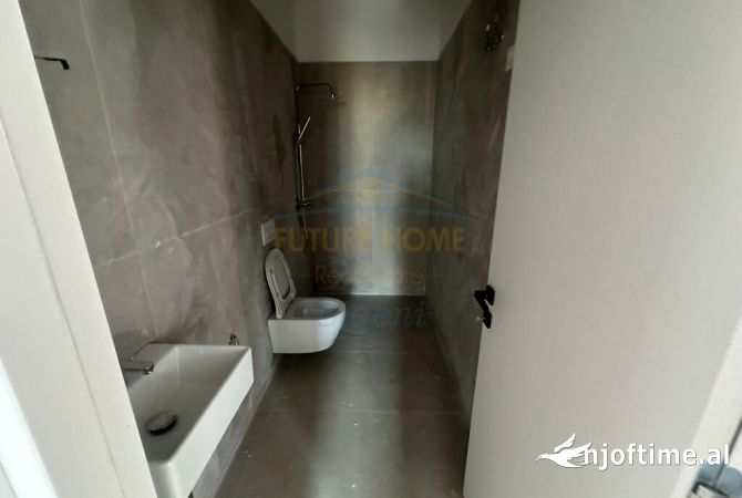 Shtepi ne shitje Apartament ne Tirane, 2+1, Mobilimi Bosh, pa mobiluar, Pagesa 393,000  Euro.