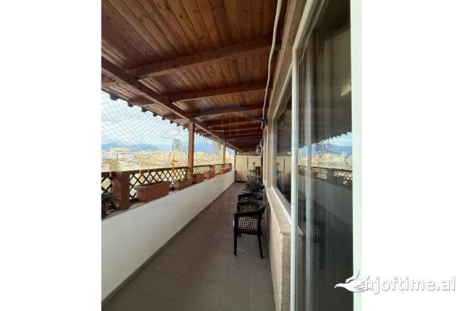 Shtepi ne shitje Apartament ne Tirane, 3+1, Mobilimi E mobiluar, Pagesa 339,900  Euro.