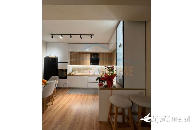Shtepi ne shitje Apartament ne Tirane, 2+1, Mobilimi E mobiluar, Pagesa 210,000  Euro.