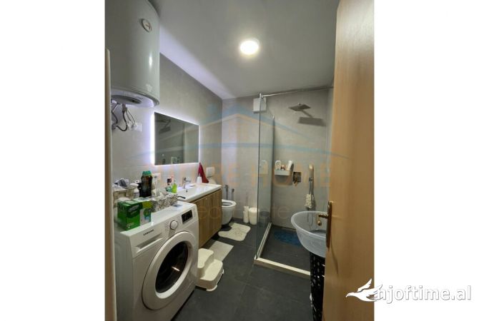 Shtepi ne shitje Apartament ne Tirane, 2+1, Mobilimi E mobiluar, Pagesa 210,000  Euro.