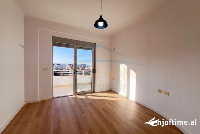 Shtepi ne shitje Apartament ne Tirane, 2+1, Mobilimi Bosh, pa mobiluar, Pagesa 173,000  Euro.