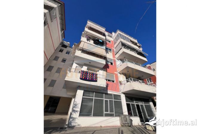 Shtepi ne shitje Apartament ne Tirane, 2+1, Mobilimi Bosh, pa mobiluar, Pagesa 173,000  Euro.