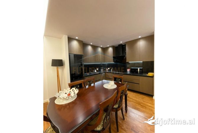 Shtepi ne shitje Apartament ne Tirane, 2+1, Mobilimi E mobiluar, Pagesa 250,000  Euro.