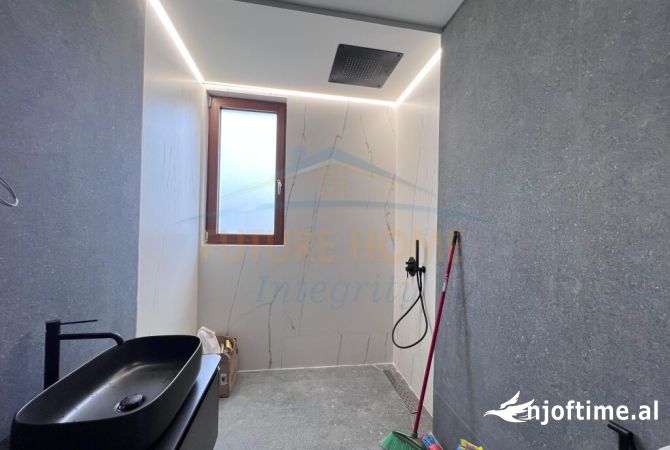 Shtepi ne shitje Apartament ne Tirane, 3+1, Mobilimi Bosh, pa mobiluar, Pagesa 600,000  Euro.