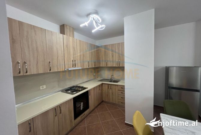 Shtepi ne shitje Apartament ne Tirane, 2+1, Mobilimi E mobiluar, Pagesa 244,000  Euro.