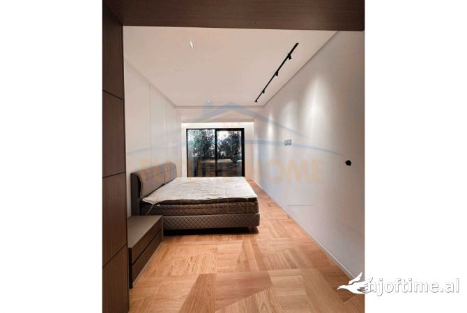 Shtepi ne shitje Apartament ne Tirane, 2+1, Mobilimi E mobiluar, Pagesa 1,290,000  Euro.