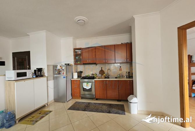 Shtepi me qera Apartament ne Tirane, 2+1, Mobilimi E mobiluar, Pagesa 650  Euro.
