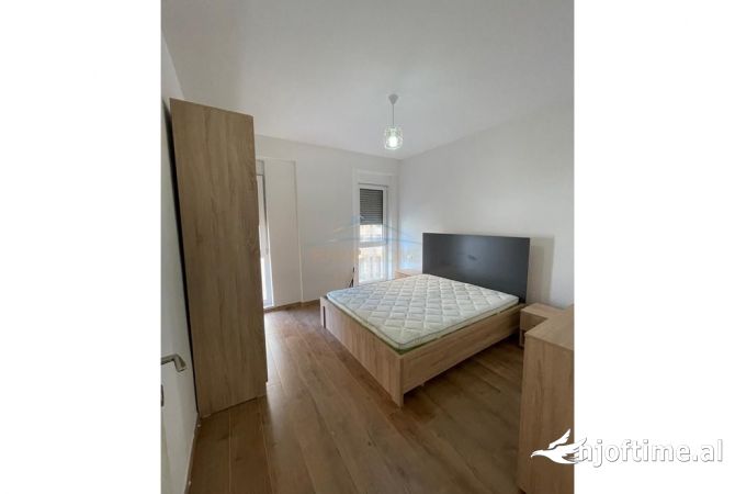 Shtepi ne shitje Apartament ne Tirane, 3+1, Mobilimi E mobiluar, Pagesa 210,000  Euro.