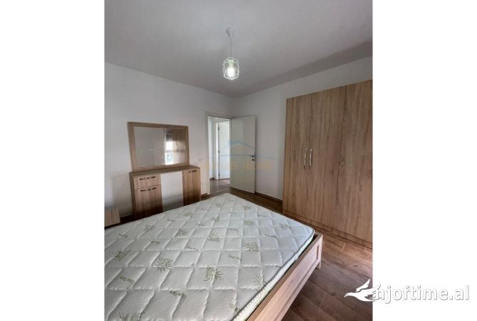 Shtepi ne shitje Apartament ne Tirane, 3+1, Mobilimi E mobiluar, Pagesa 210,000  Euro.