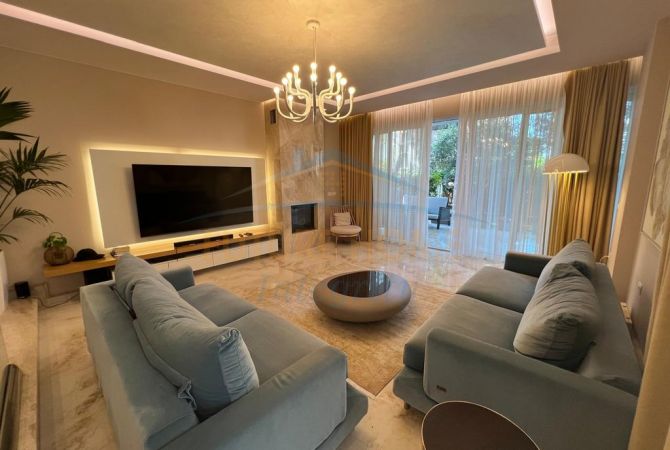 Shtepi ne shitje Vila Luksoze ne Durres, 5+1, Mobilimi E mobiluar, Pagesa 870,000  Euro.