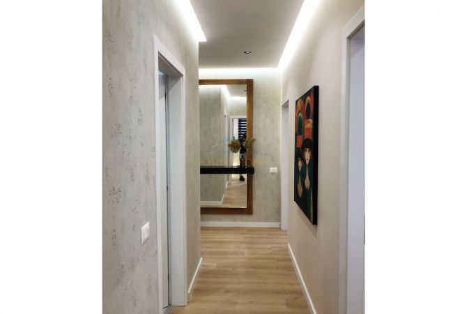 Shtepi ne shitje Apartament ne Tirane, 2+1, Mobilimi E mobiluar, Pagesa 275,000  Euro.