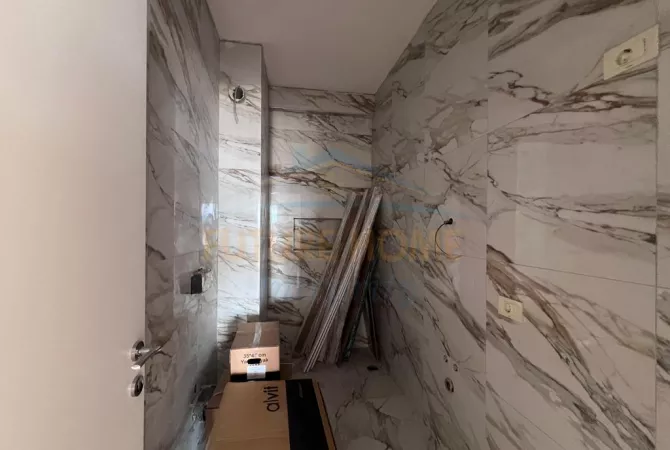 Shtepi ne shitje Apartament ne Tirane, 3+1, Mobilimi Bosh, pa mobiluar, Pagesa 334,000  Euro.