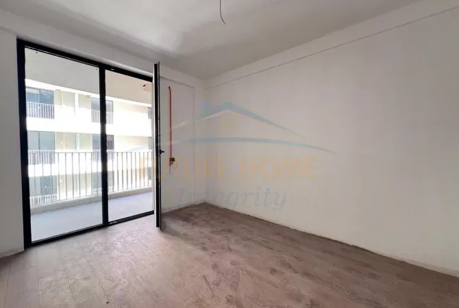 Shtepi ne shitje Apartament ne Tirane, 3+1, Mobilimi Bosh, pa mobiluar, Pagesa 334,000  Euro.