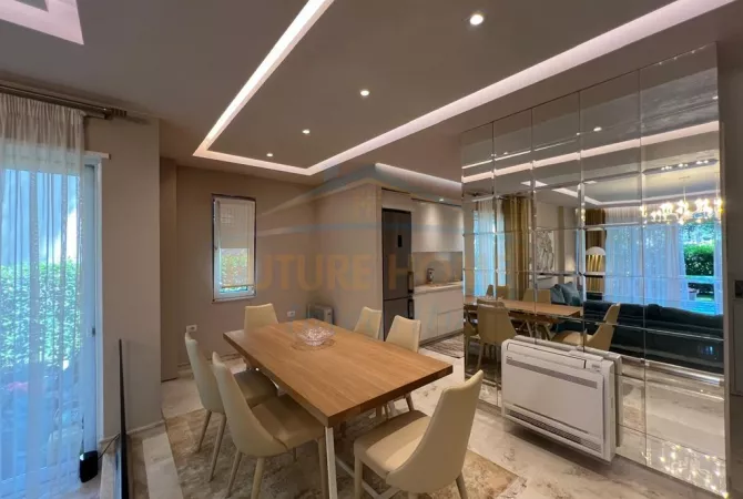 Shtepi ne shitje Vila Luksoze ne Durres, 4+1, Mobilimi E mobiluar, Pagesa 870,000  Euro.