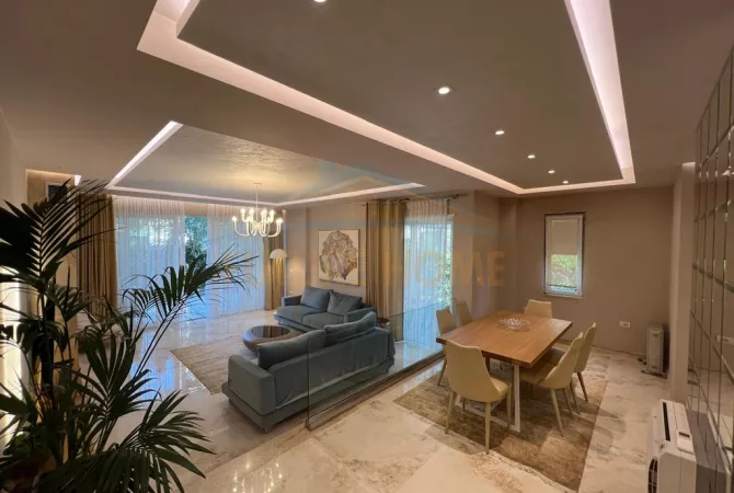 Shtepi ne shitje Vila Luksoze ne Durres, 4+1, Mobilimi E mobiluar, Pagesa 870,000  Euro.