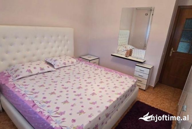 Shtepi me qera Apartament ne Tirane, 1+1, Mobilimi E mobiluar, Pagesa 500  Euro.