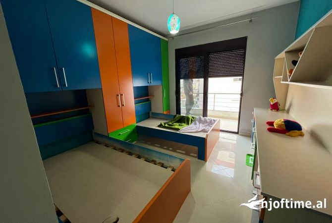 Shtepi me qera Apartament ne Tirane, 2+1, Mobilimi E mobiluar, Pagesa 500  Euro.