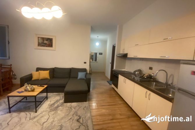 Shtepi me qera 2+1 ne Tirane - 650 Euro