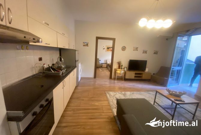 Shtepi me qera Apartament ne Tirane, 2+1, Mobilimi E mobiluar, Pagesa 650  Euro.