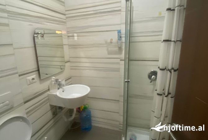 Shtepi me qera Apartament ne Tirane, 2+1, Mobilimi E mobiluar, Pagesa 650  Euro.