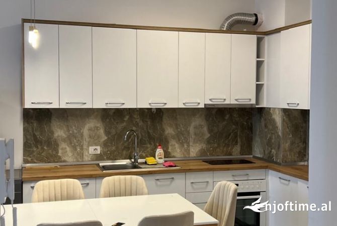 Shtepi me qera 2+1 ne Tirane - 700 Euro