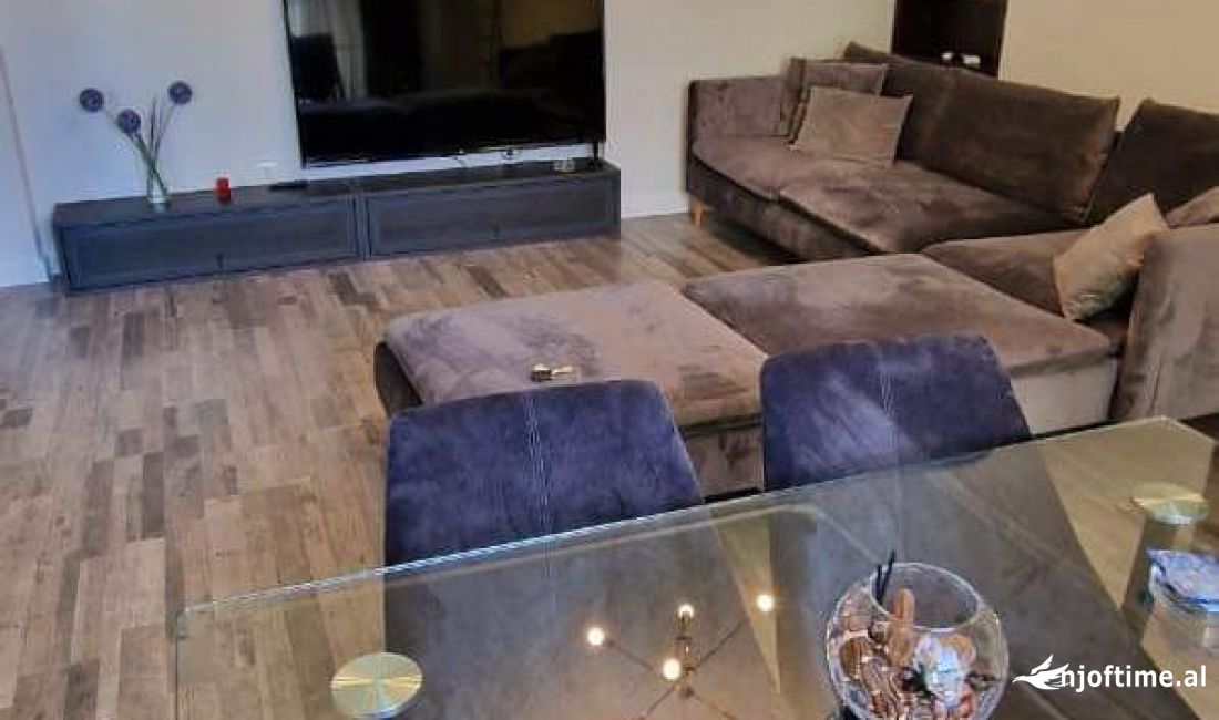 Shtepi ne shitje Apartament ne Tirane, 2+1, Mobilimi E mobiluar, Pagesa 230,000  Euro.