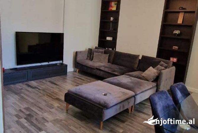 Shtepi ne shitje Apartament ne Tirane, 2+1, Mobilimi E mobiluar, Pagesa 230,000  Euro.