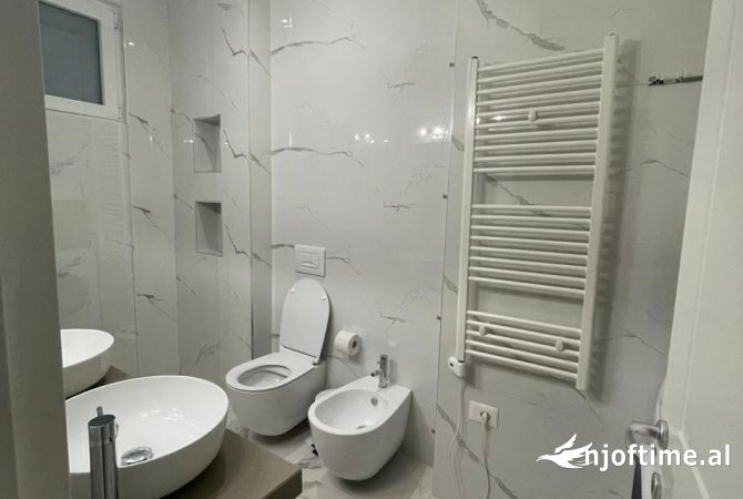 Shtepi me qera Apartament ne Tirane, 2+1, Mobilimi E mobiluar, Pagesa 750  Euro.