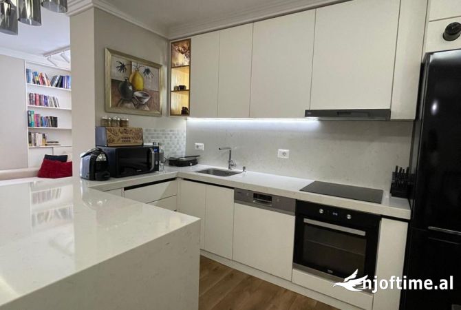 Shtepi me qera Apartament ne Tirane, 2+1, Mobilimi E mobiluar, Pagesa 750  Euro.