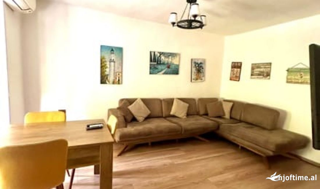 Shtepi me qera Apartament ne Tirane, 1+1, Mobilimi E mobiluar, Pagesa 550  Euro.