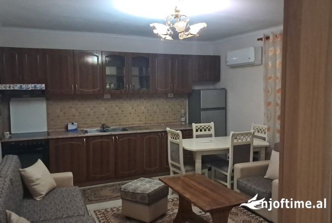 Shtepi me qera Apartament ne Tirane, 2+1, Mobilimi E mobiluar, Pagesa 500  Euro.