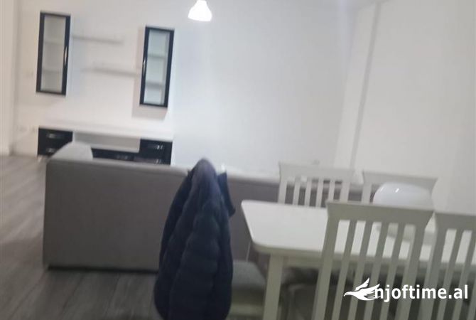 Shtepi me qera Apartament ne Tirane, 2+1, Mobilimi E mobiluar, Pagesa 550  Euro.