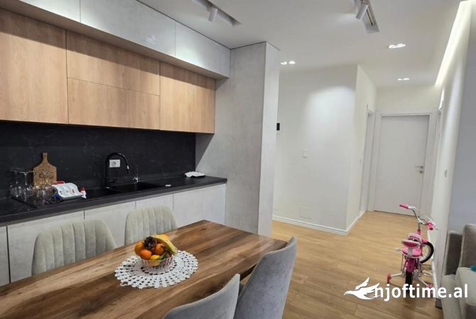 Shtepi me qera Apartament ne Tirane, 2+1, Mobilimi E mobiluar, Pagesa 600  Euro.