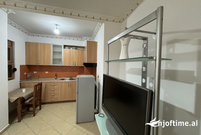 Shtepi me qera Apartament ne Tirane, 1+1, Mobilimi E mobiluar, Pagesa 400  Euro.