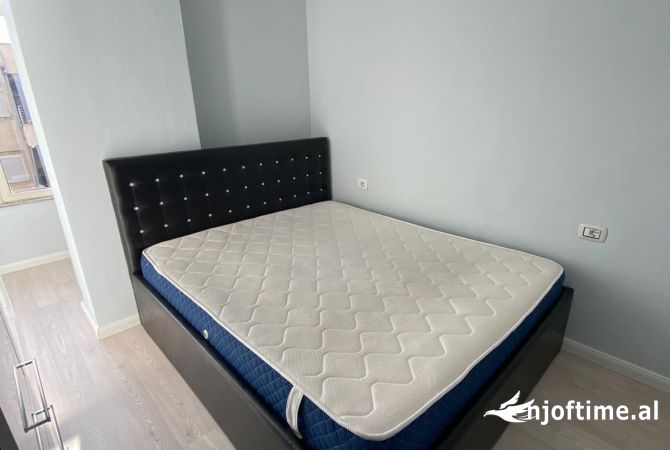 Shtepi ne shitje Apartament ne Tirane, 1+1, Mobilimi E mobiluar, Pagesa 87,000  Euro.