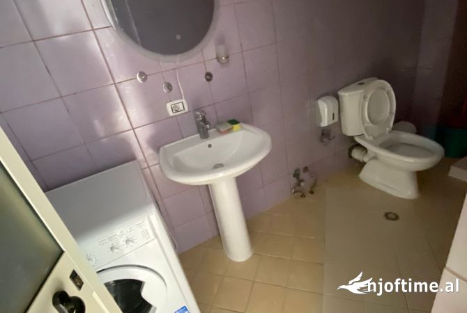 Shtepi ne shitje Apartament ne Tirane, 1+1, Mobilimi E mobiluar, Pagesa 87,000  Euro.