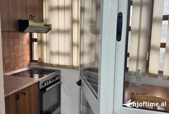 Shtepi me qera Apartament ne Tirane, 1+1, Mobilimi E mobiluar, Pagesa 380  Euro.