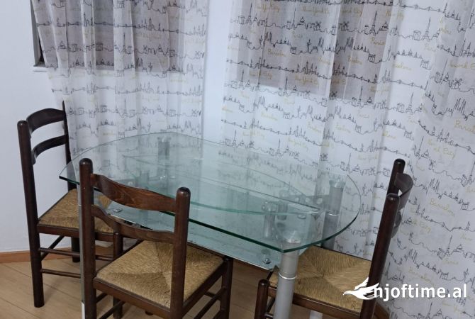 Shtepi me qera Apartament ne Tirane, 1+1, Mobilimi E mobiluar, Pagesa 400  Euro.