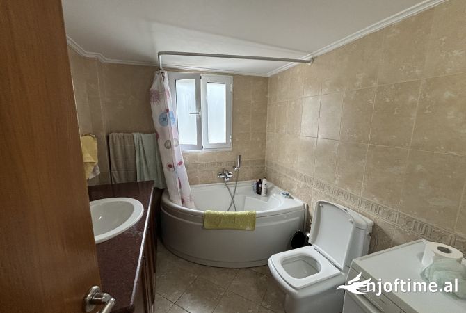 Shtepi me qera Apartament ne Tirane, 2+1, Mobilimi E mobiluar, Pagesa 400  Euro.