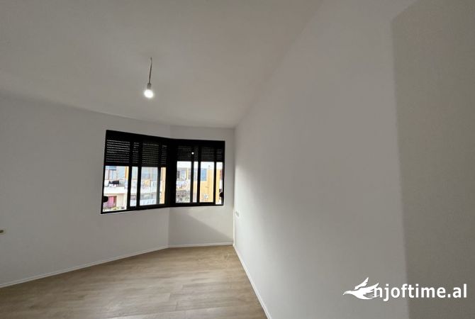 Shtepi me qera 2+1 ne Tirane - 430 Euro