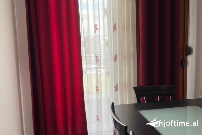 Shtepi me qera Apartament ne Tirane, 2+1, Mobilimi E mobiluar, Pagesa 400  Euro.