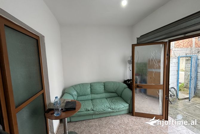 Shtepi me qera 1+1 ne Tirane - 270 Euro