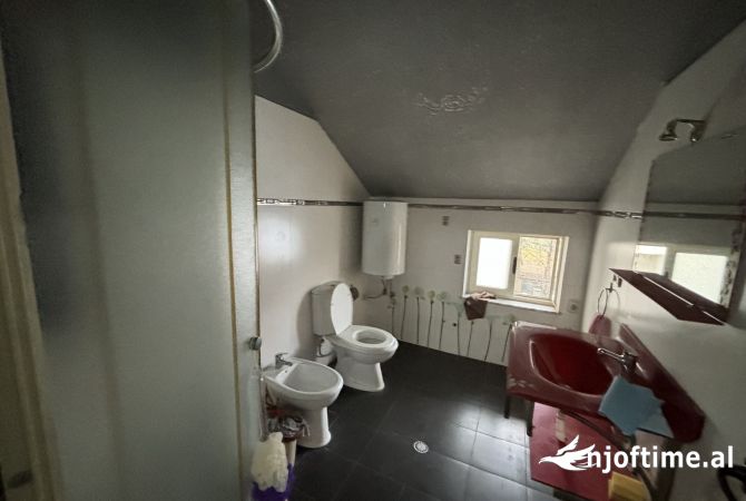 Shtepi me qera 2+1 ne Tirane - 400 Euro