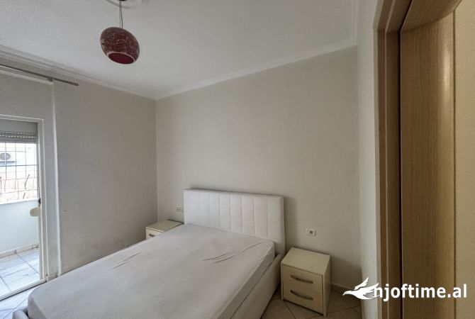 Shtepi me qera Apartament ne Tirane, 1+1, Mobilimi Pjeserisht e mobiluar, Pagesa 420  Euro.