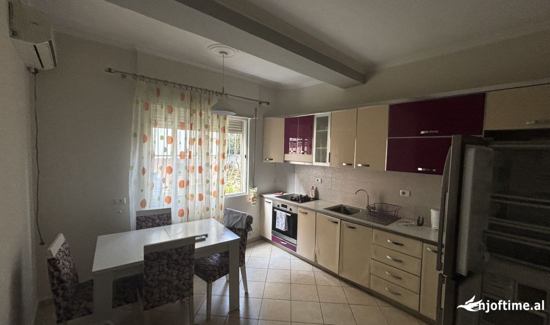 Shtepi me qera Apartament ne Tirane, 1+1, Mobilimi Pjeserisht e mobiluar, Pagesa 420  Euro.