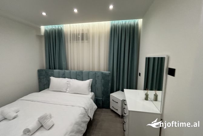 Jepet Super Apartament me Qera tek Rruga e Kavajes