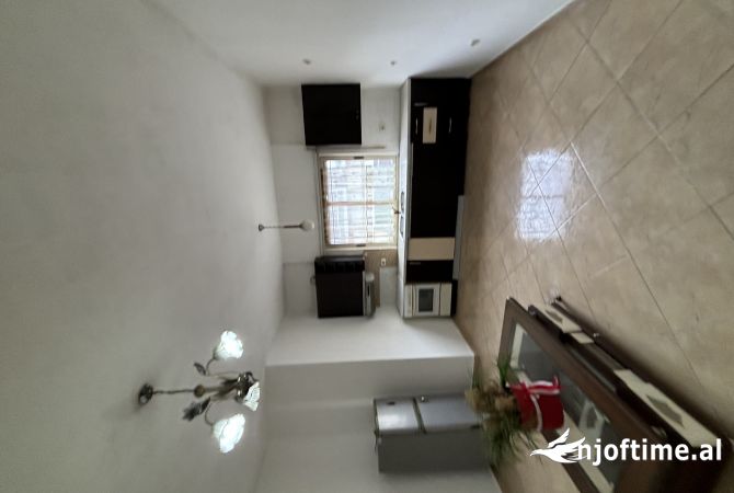 Shtepi me qera Apartament ne Tirane, 1+1, Mobilimi Bosh, pa mobiluar, Pagesa 350  Euro.