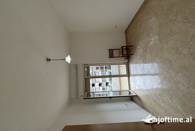 Shtepi me qera Apartament ne Tirane, 1+1, Mobilimi Bosh, pa mobiluar, Pagesa 350  Euro.